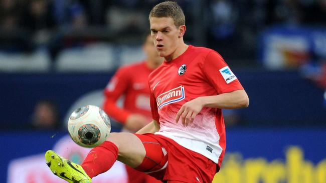 包含弗赖堡主场大胜汉诺威，豪取五连胜的词条